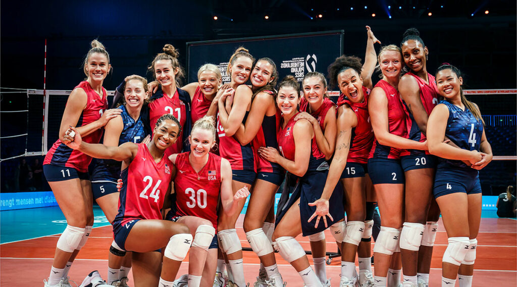 U.S. Women Sweep Canada, Improve to 2-0 at Worlds