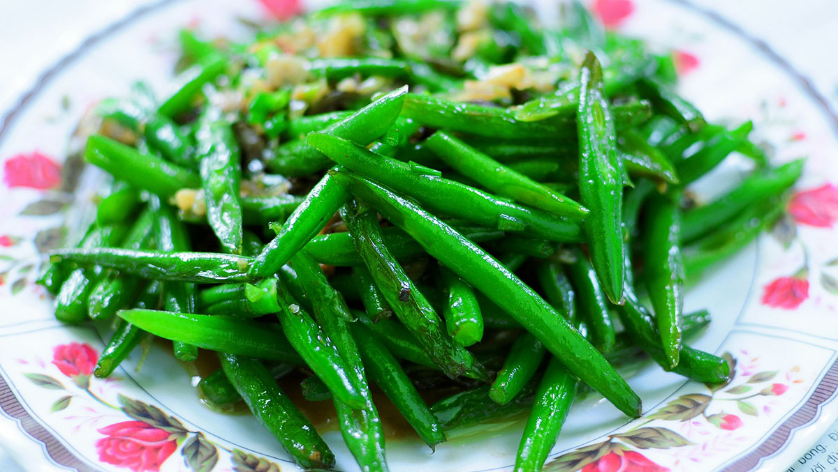 Plate of green beans