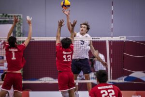 Dillon Klein attacking against Mexico.