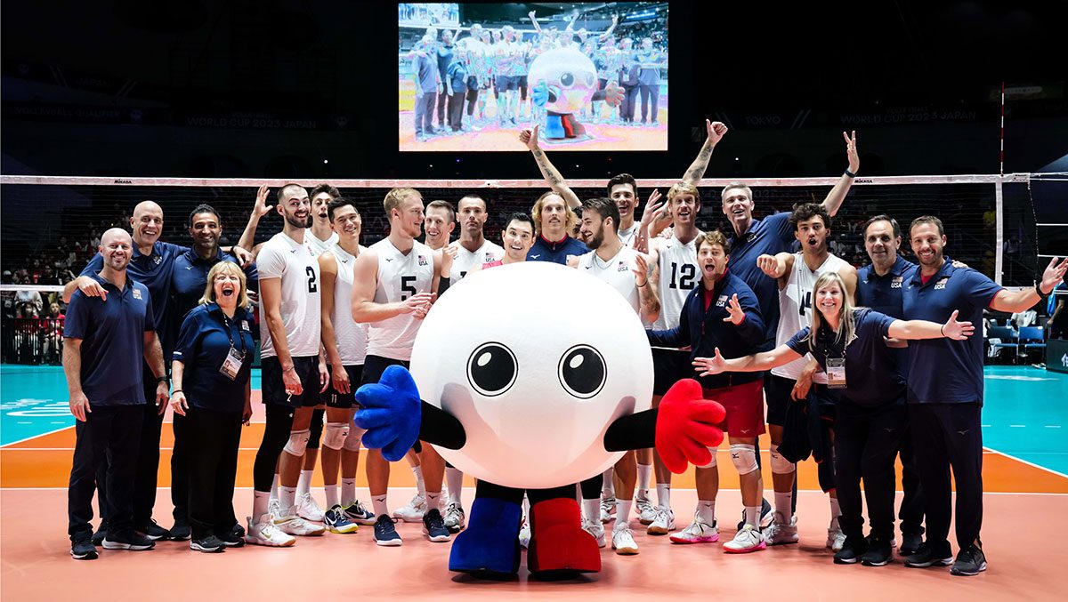 The U.S. Men's National Team celebrates its win over Egypt with Vabochan