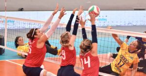 Katie Bridge, Tia Edwards and Kaleo Maclay go up for the triple block