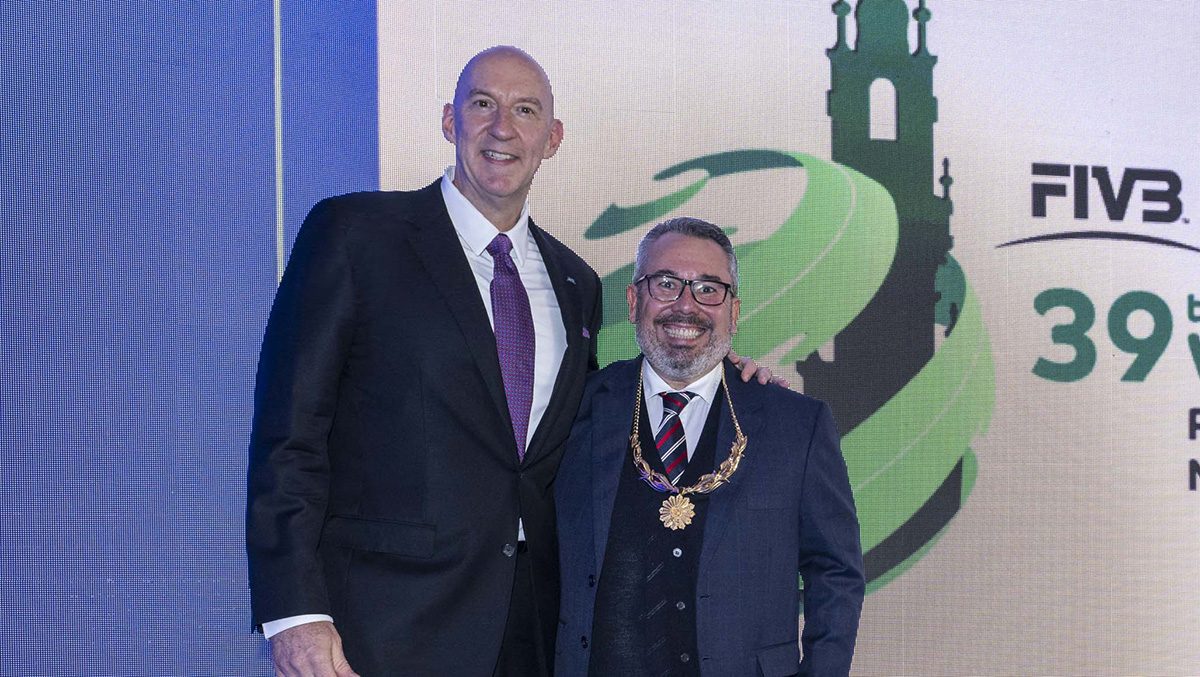 Hugh McCutcheon and Fabio Azevedo stand together at the World Congress