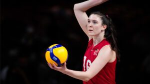 Dana Rettke serves