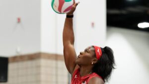 Nicky Nieves serves