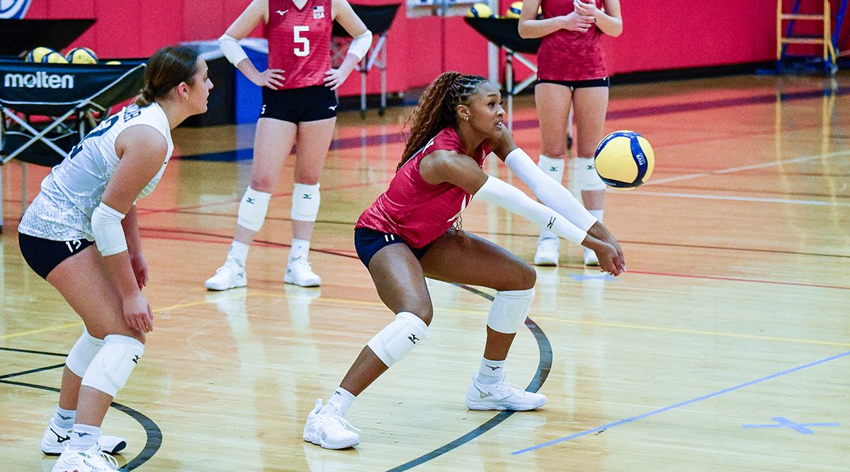A girls u17 player passes the ball