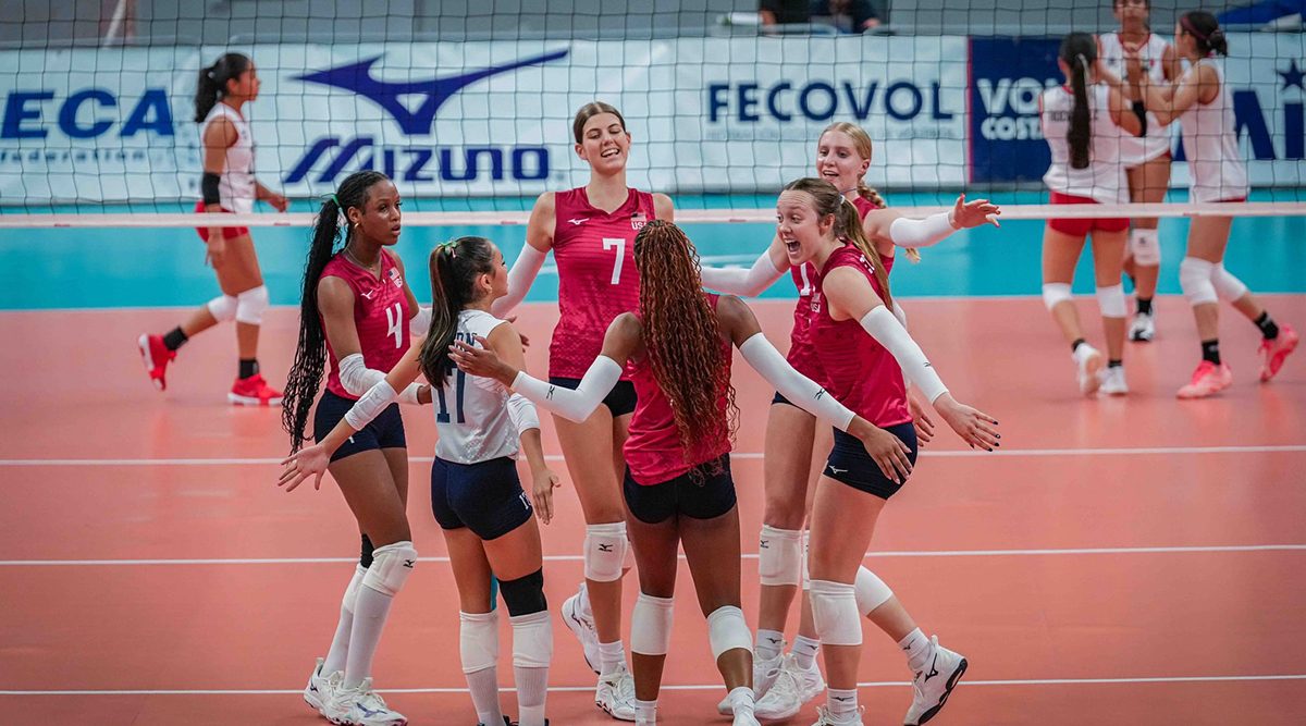 The girls U17 team celebrates on the court