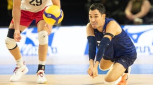 Erik Shoji passes